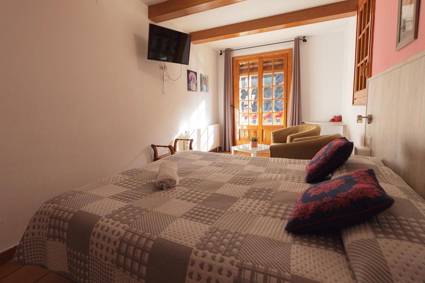 Hotel Lamoga Llavorsí エクステリア 写真